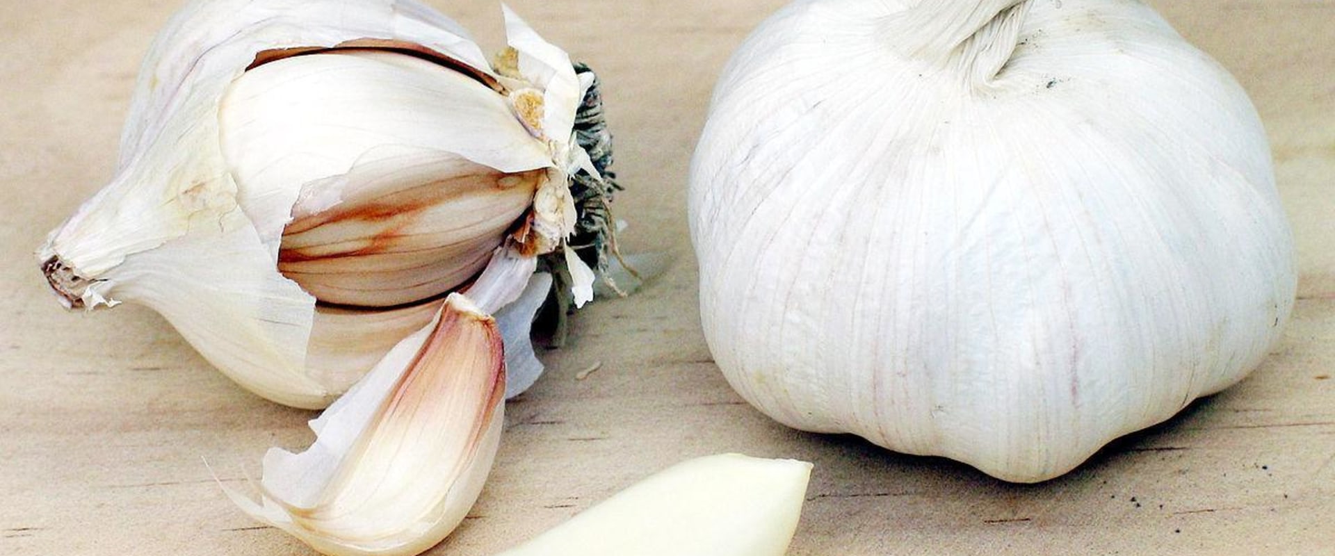 The Healing Powers of Garlic: A Comprehensive Guide to Garlic Supplement Benefits